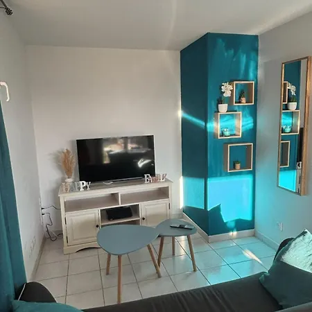 Maison Mediterraneenne Avec Piscine - A Pied