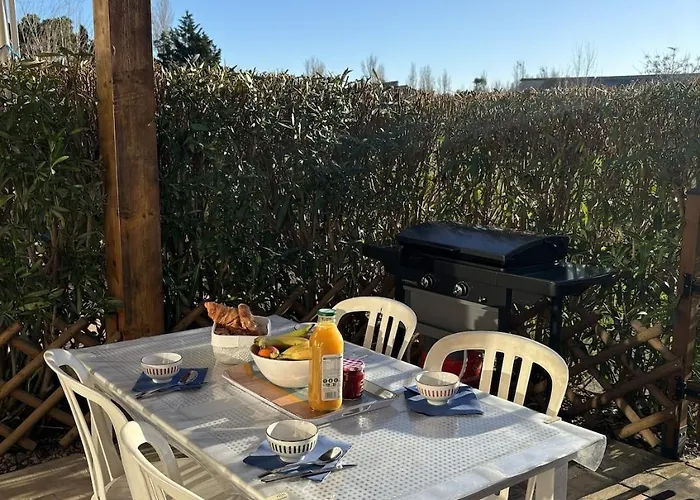 Maison Mediterraneenne Avec Piscine - A Pied *
